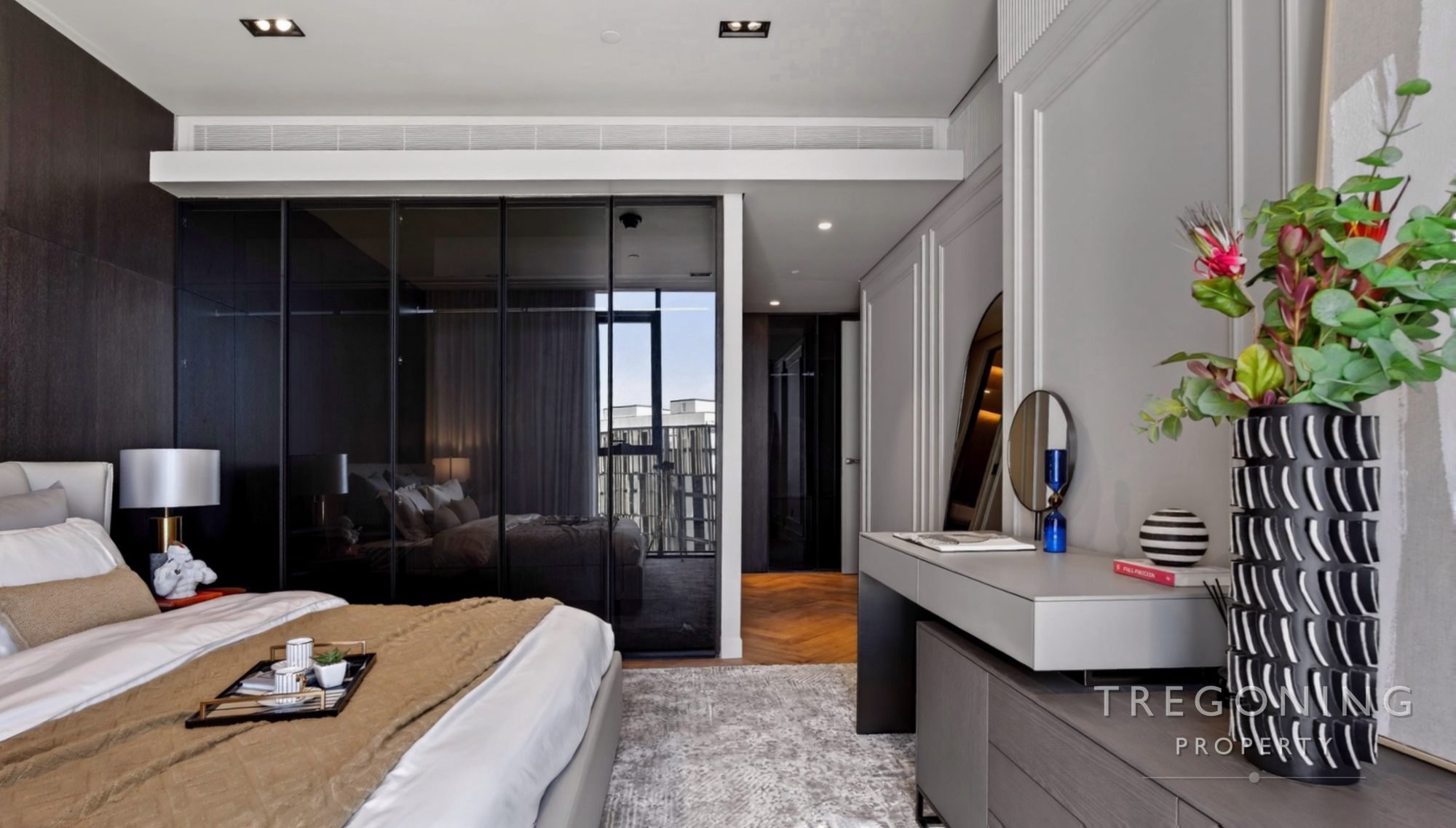 Master bedroom(1)